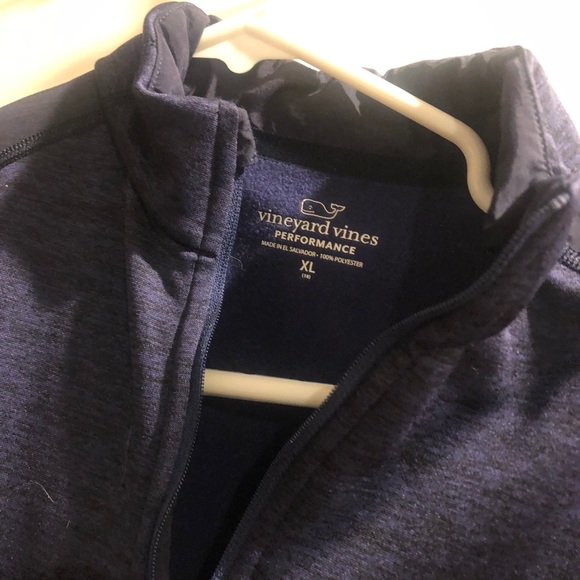Vineyard Vines Boy’s Youth Performance 1/4 ZIP - Picture 2 of 3